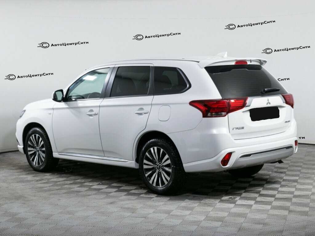Mitsubishi Outlander с пробегом — 2022 год. Фото: #5