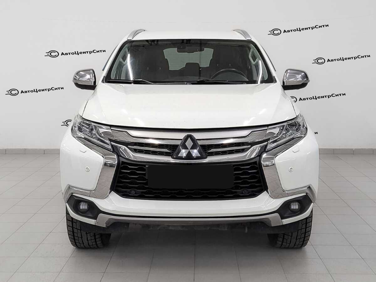 Mitsubishi Pajero Sport с пробегом — 2017 год. Фото: #1