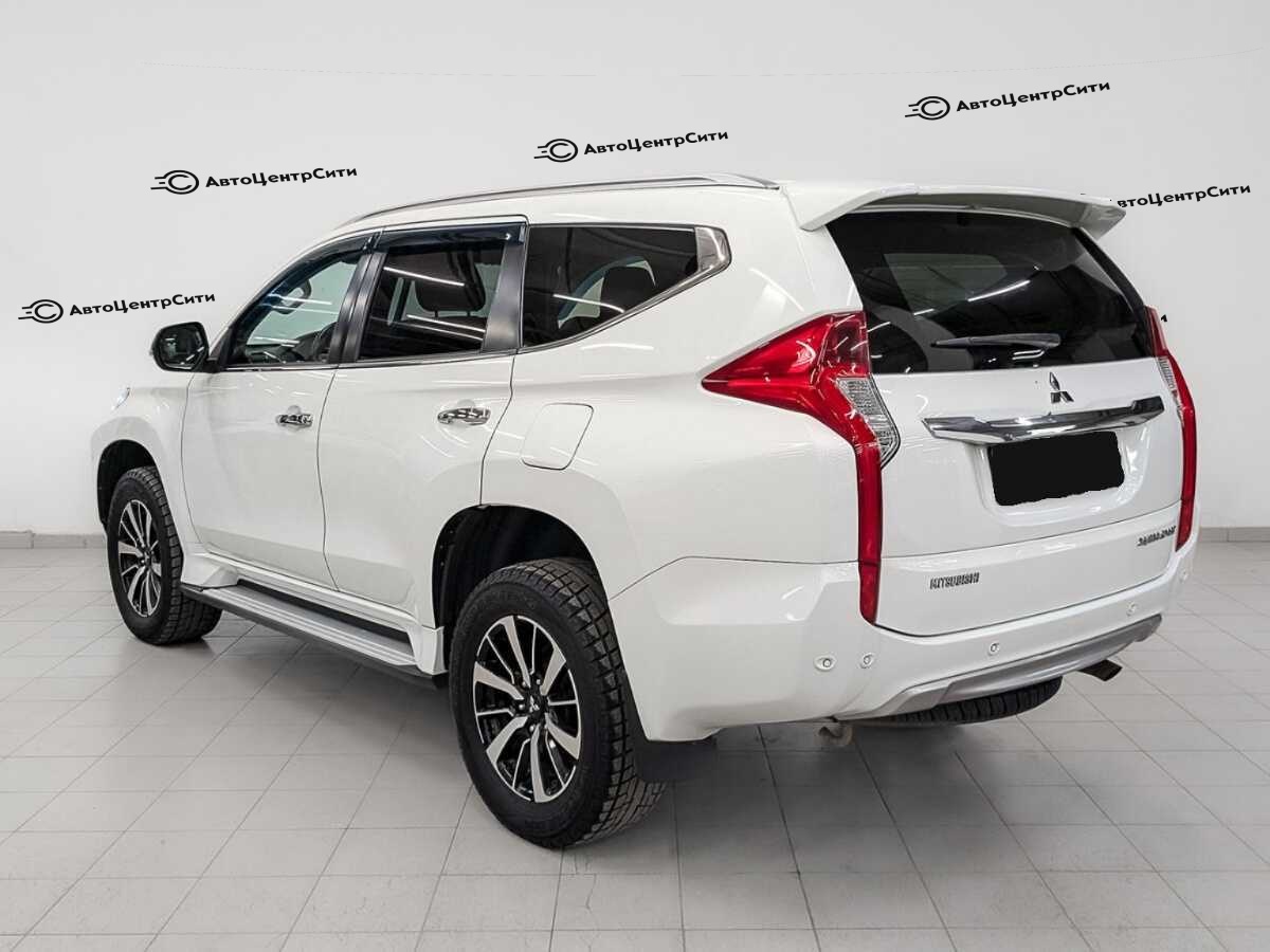 Mitsubishi Pajero Sport с пробегом — 2017 год. Фото: #6