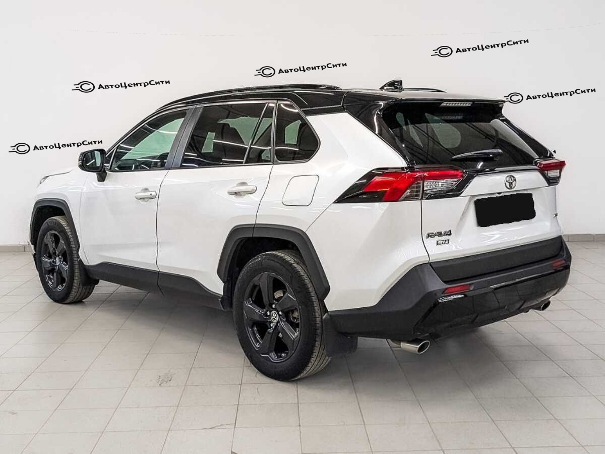 Toyota RAV4 с пробегом — 2021 год. Фото: #6
