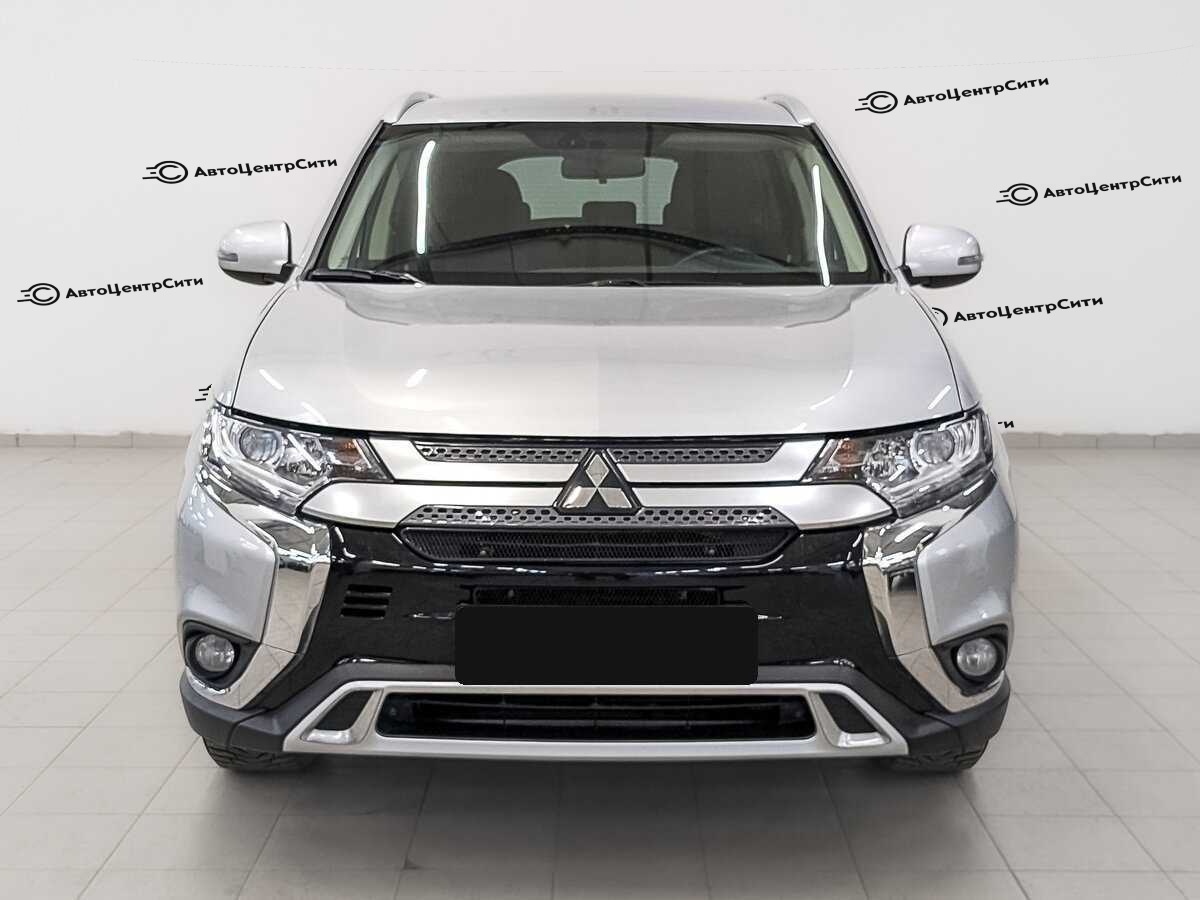 Mitsubishi Outlander с пробегом — 2020 год. Фото: #1