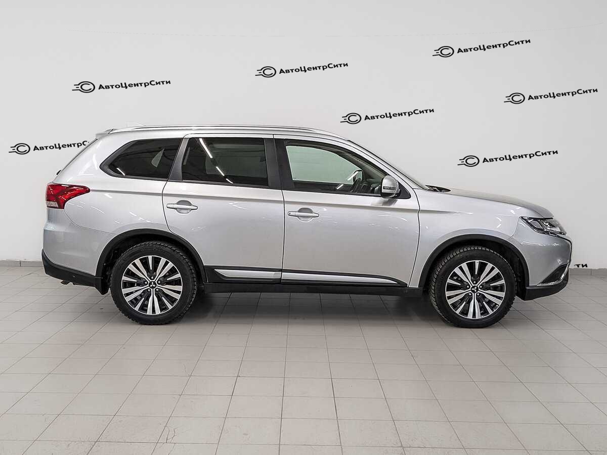 Mitsubishi Outlander с пробегом — 2020 год. Фото: #3
