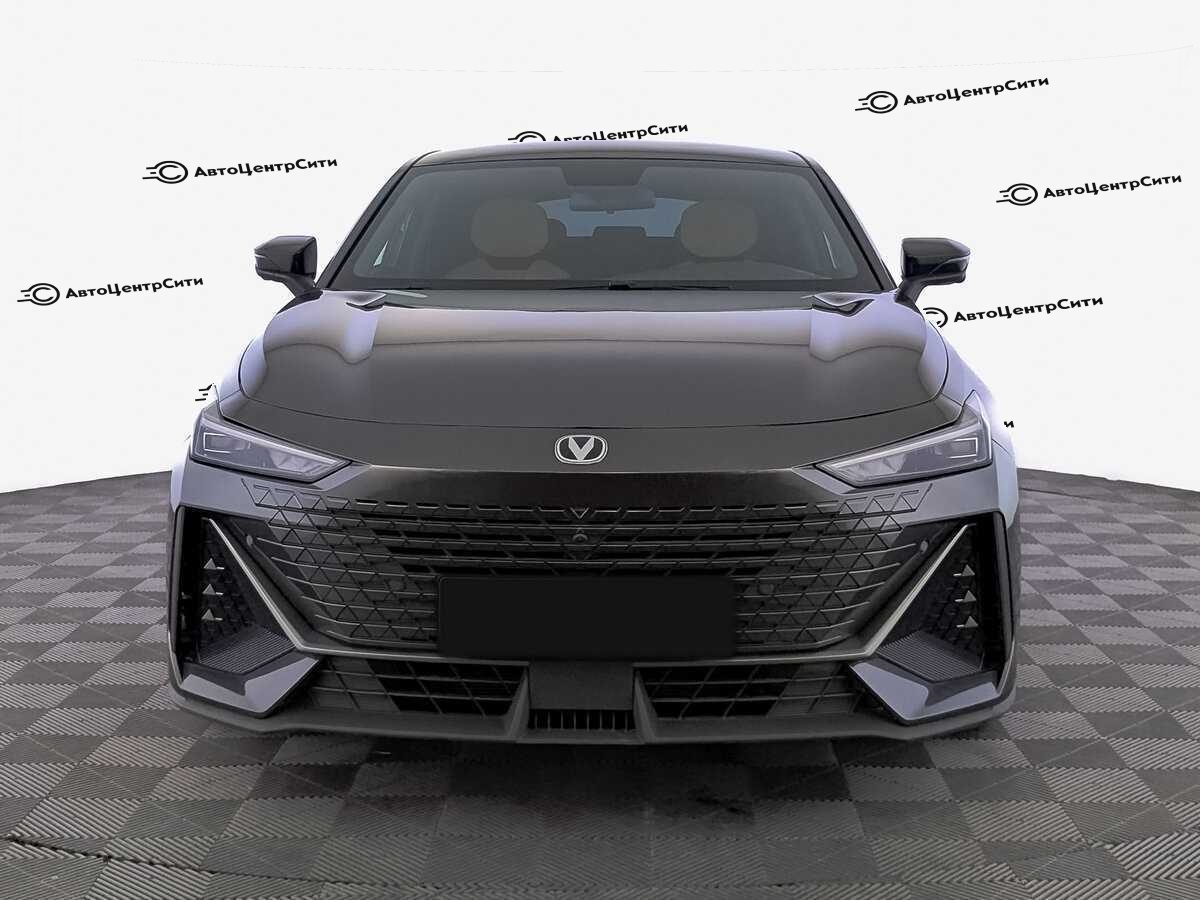 Changan UNI-V с пробегом — 2022 год. Фото: #1