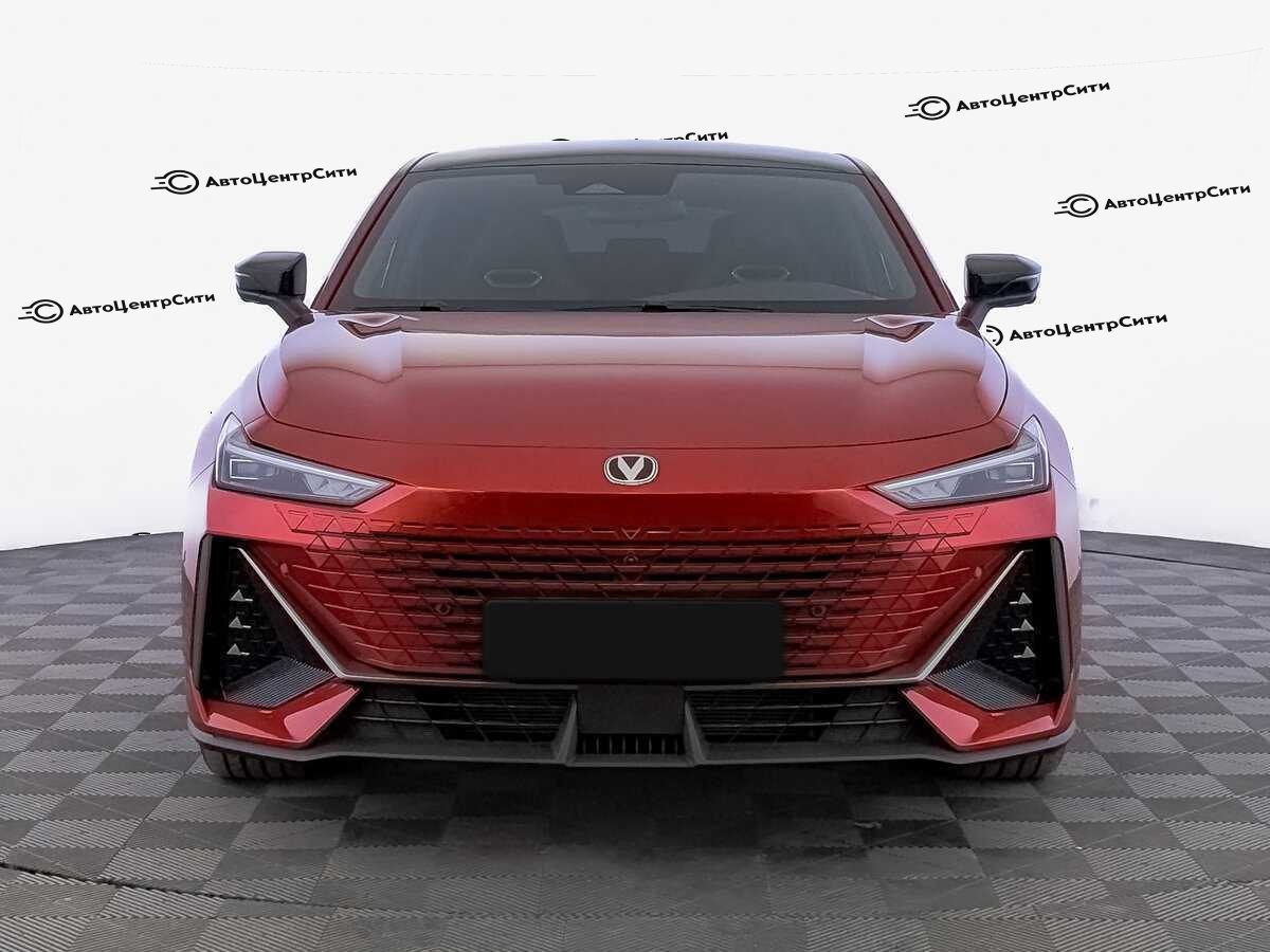 Changan UNI-V с пробегом — 2024 год. Фото: #1