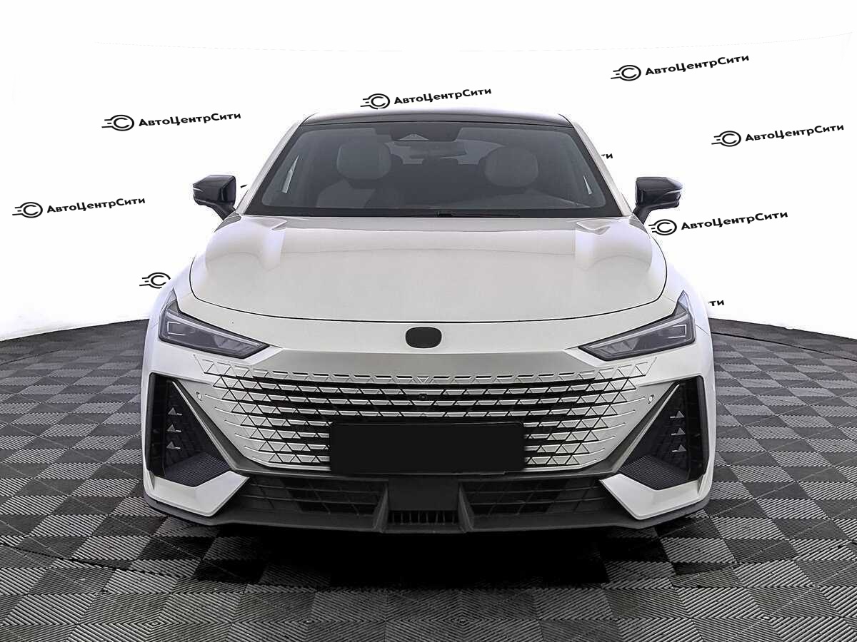 Changan UNI-V с пробегом — 2023 год. Фото: #1