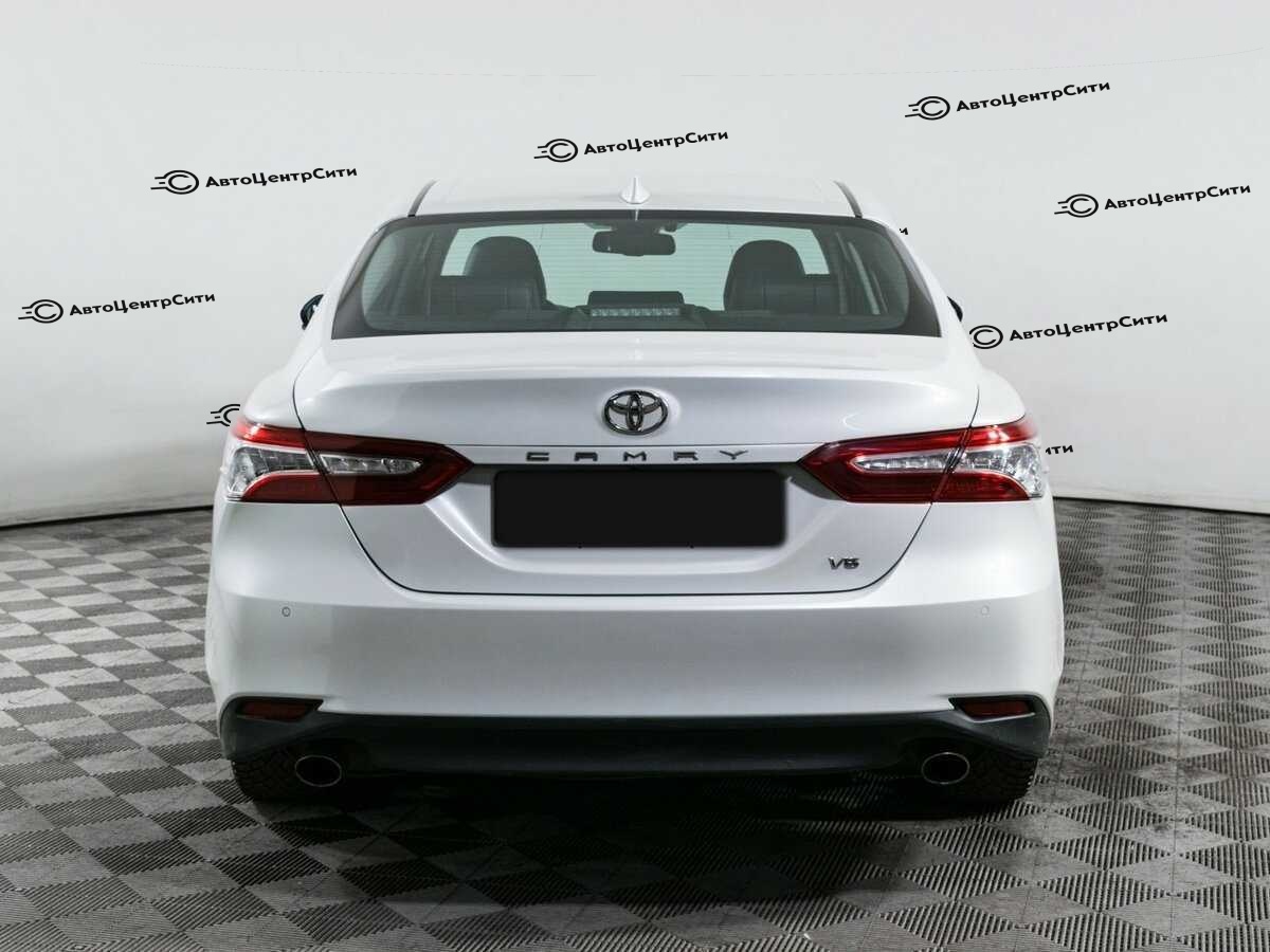 Toyota Camry с пробегом — 2018 год. Фото: #4