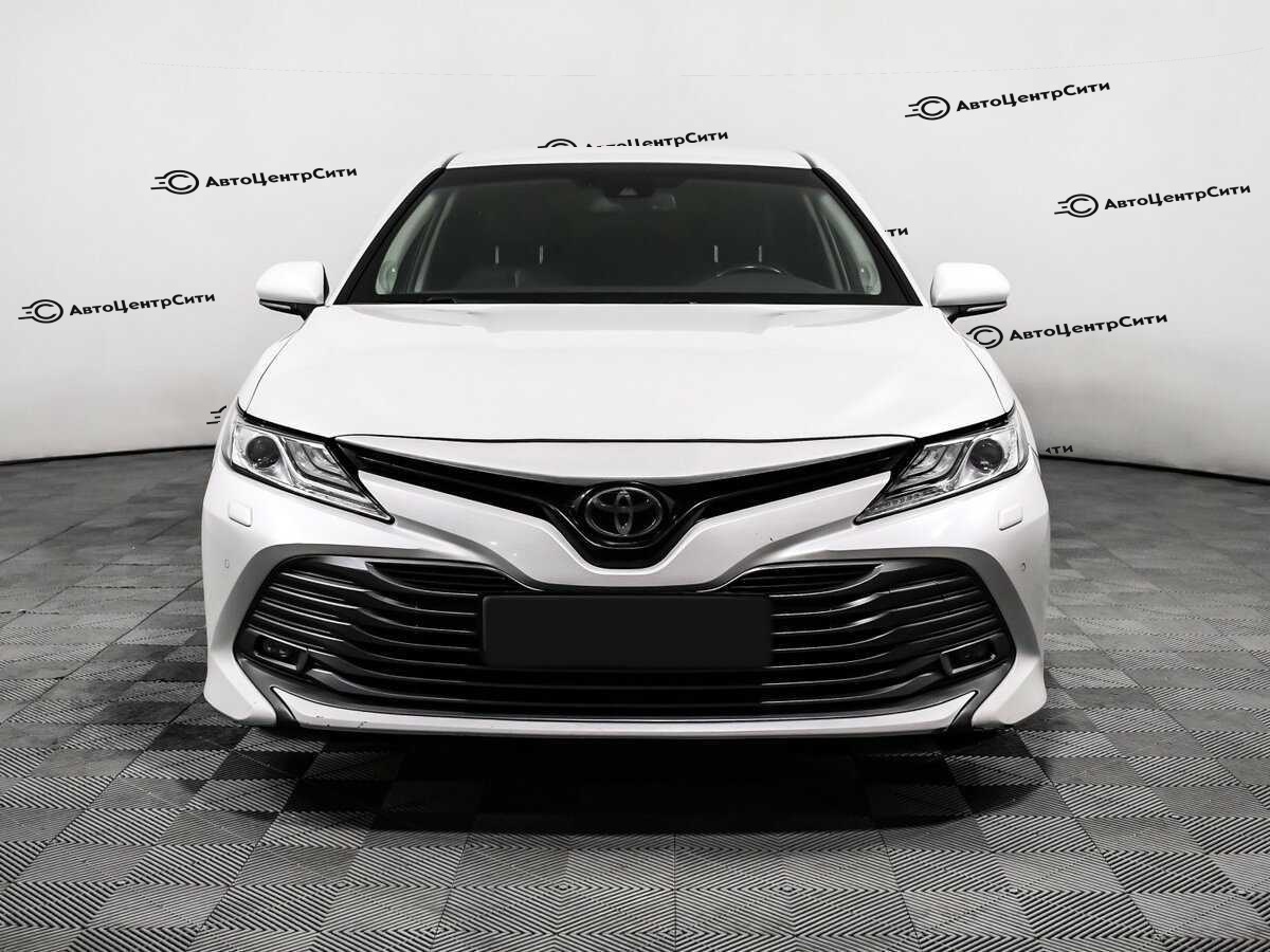 Toyota Camry с пробегом — 2019 год. Фото: #1