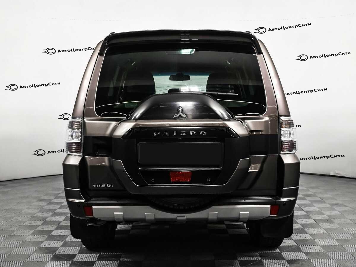 Mitsubishi Pajero с пробегом — 2015 год. Фото: #5