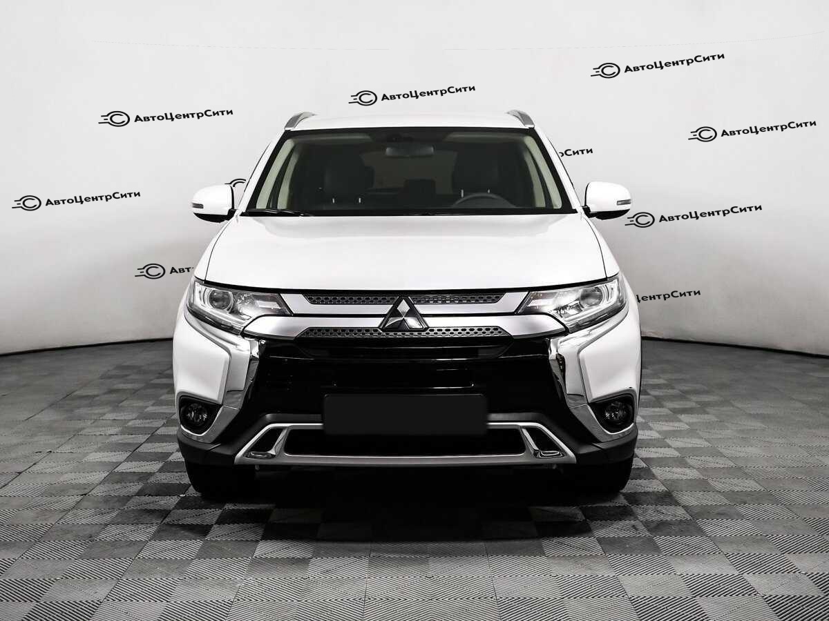 Mitsubishi Outlander с пробегом — 2019 год. Фото: #1