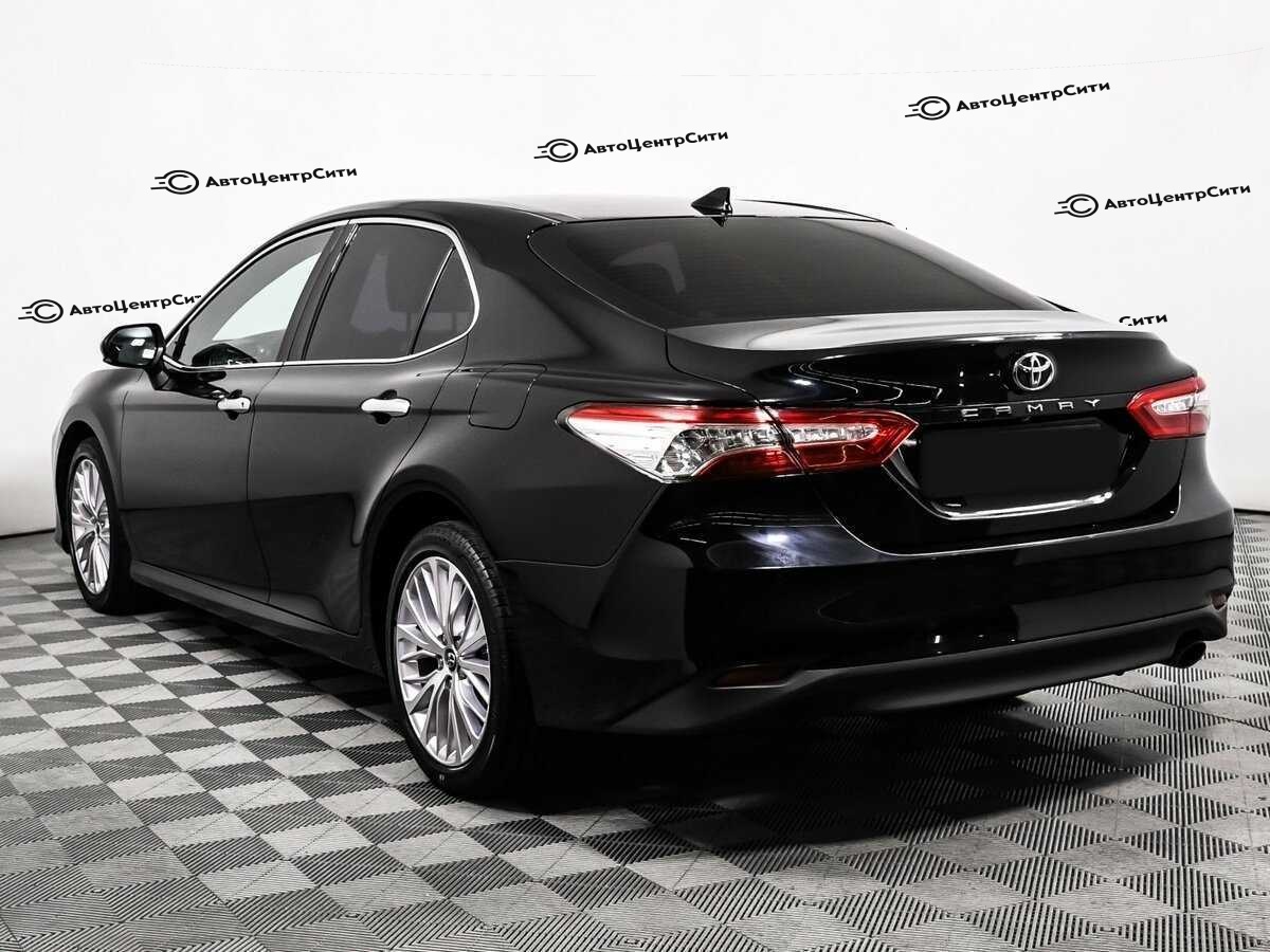 Toyota Camry с пробегом — 2018 год. Фото: #6
