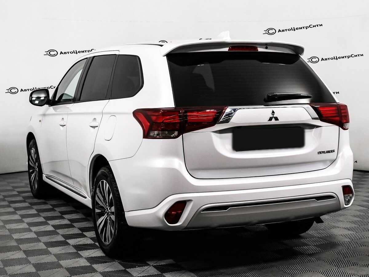 Mitsubishi Outlander с пробегом — 2022 год. Фото: #6