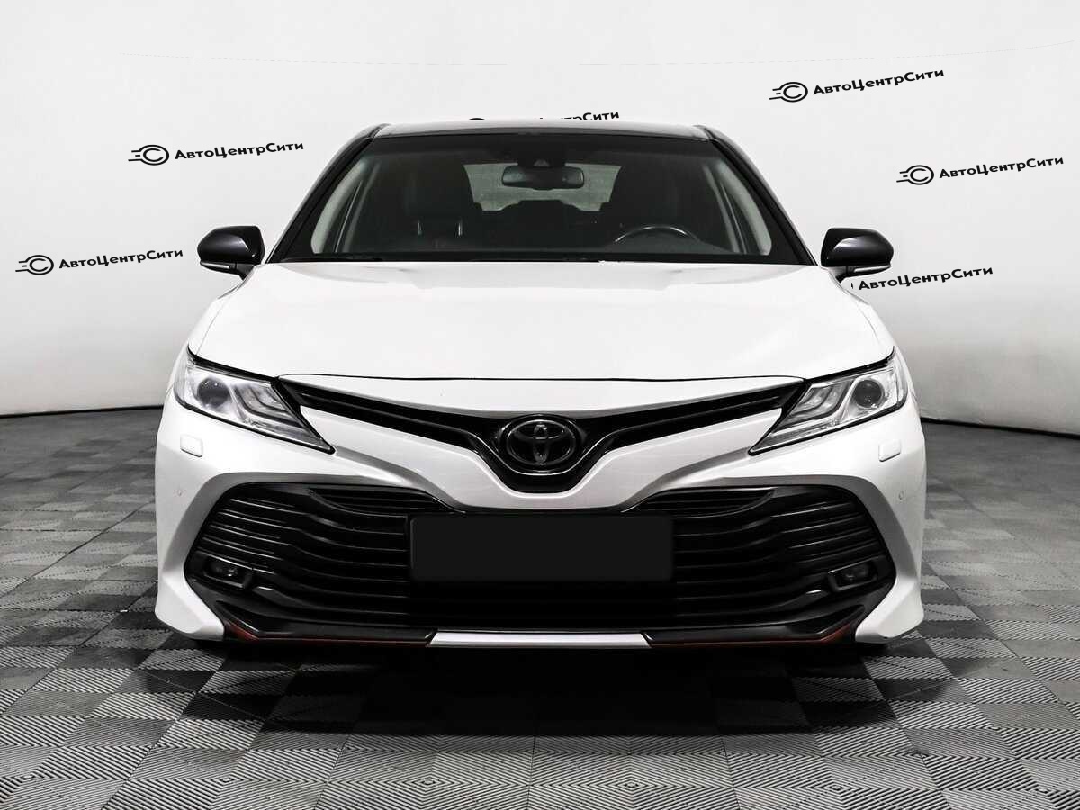 Toyota Camry с пробегом — 2020 год. Фото: #1