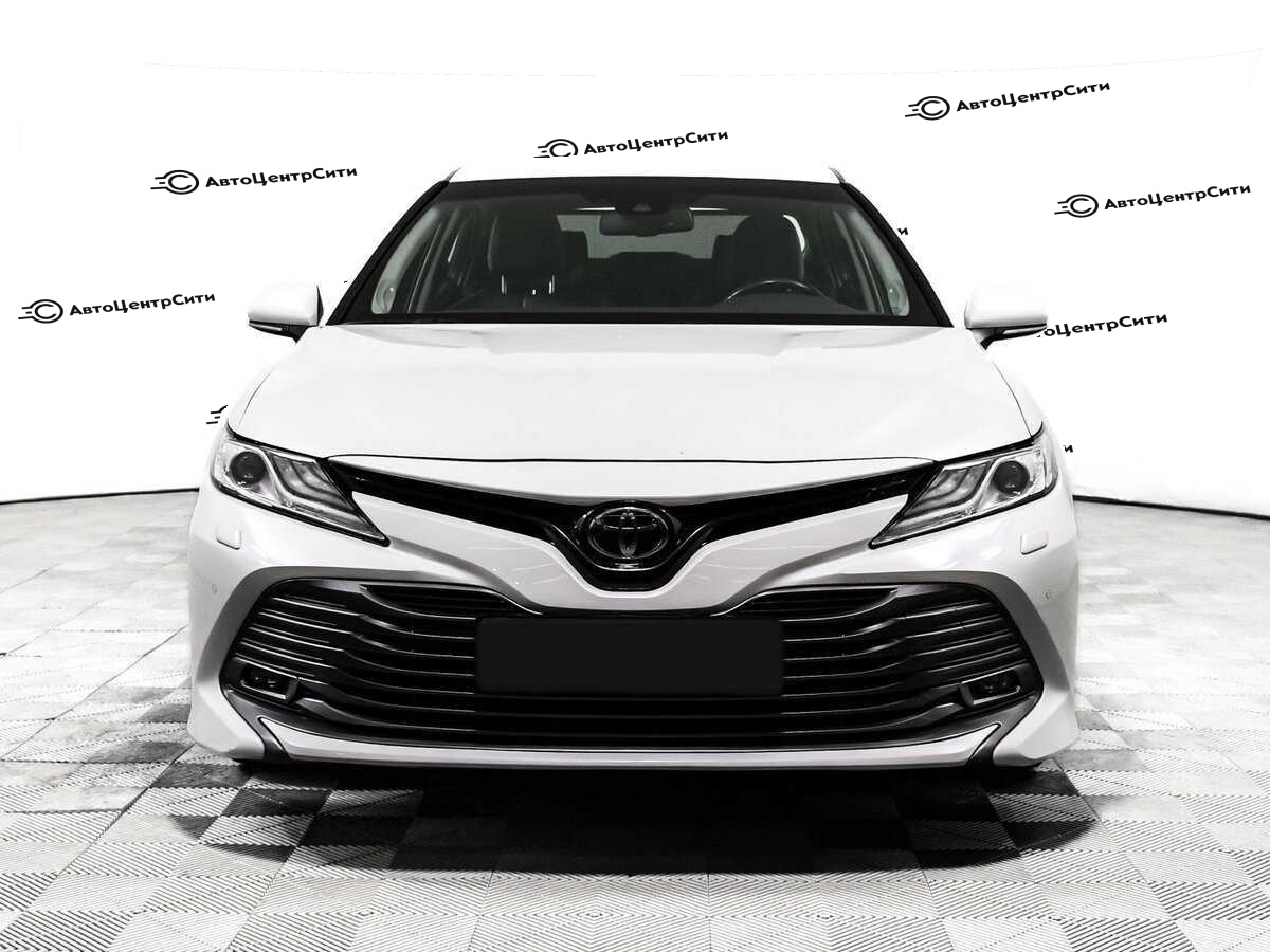 Toyota Camry с пробегом — 2018 год. Фото: #1