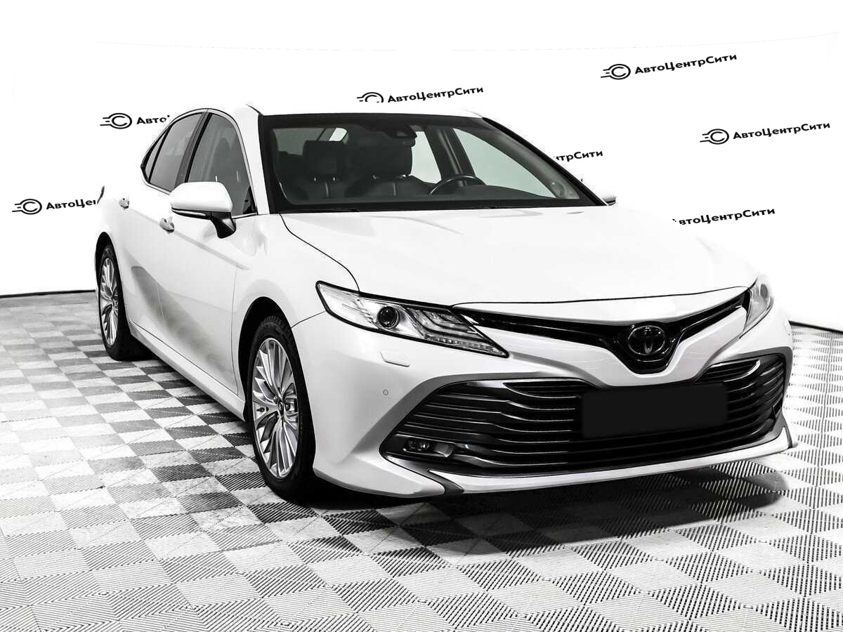 Toyota Camry с пробегом — 2018 год. Фото: #2