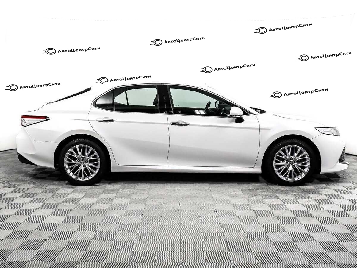 Toyota Camry с пробегом — 2018 год. Фото: #3