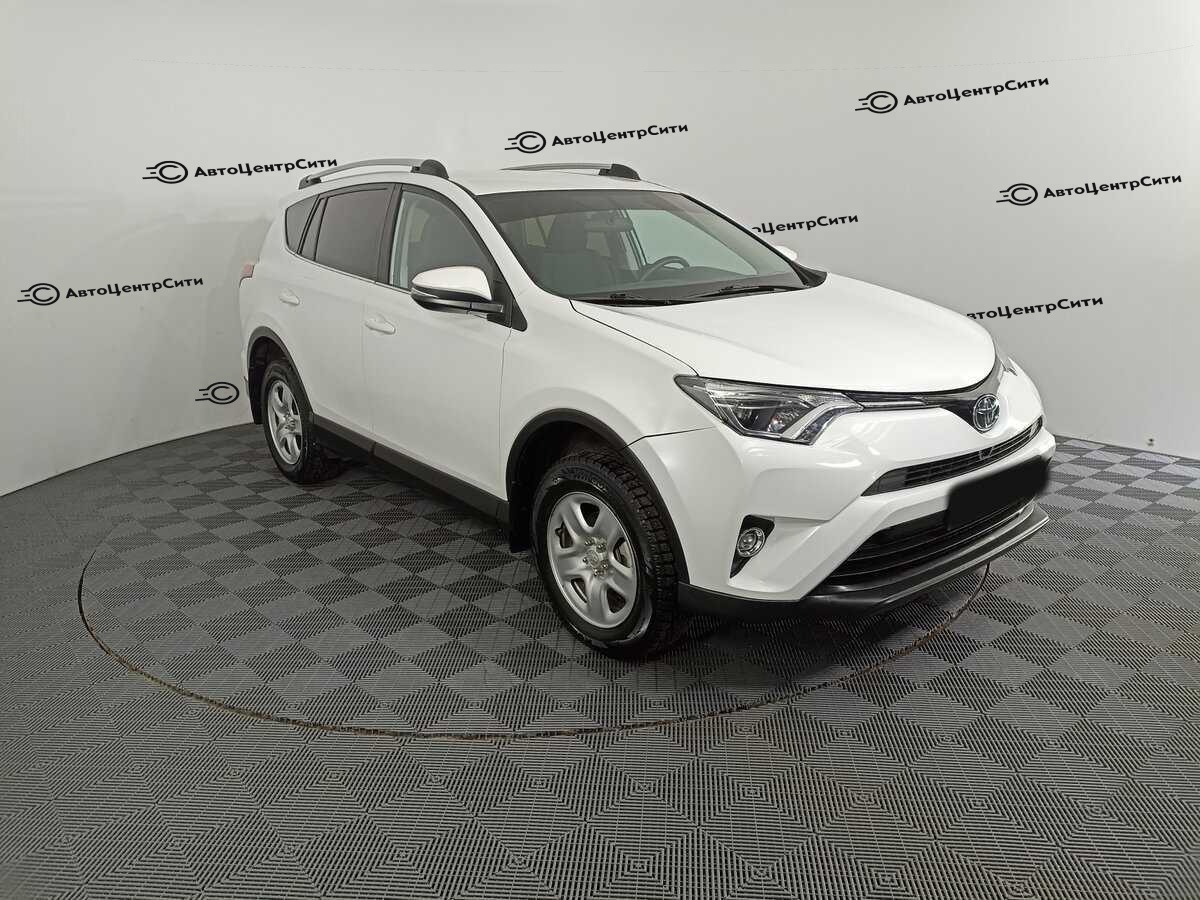 Toyota RAV4 с пробегом — 2017 год. Фото: #2