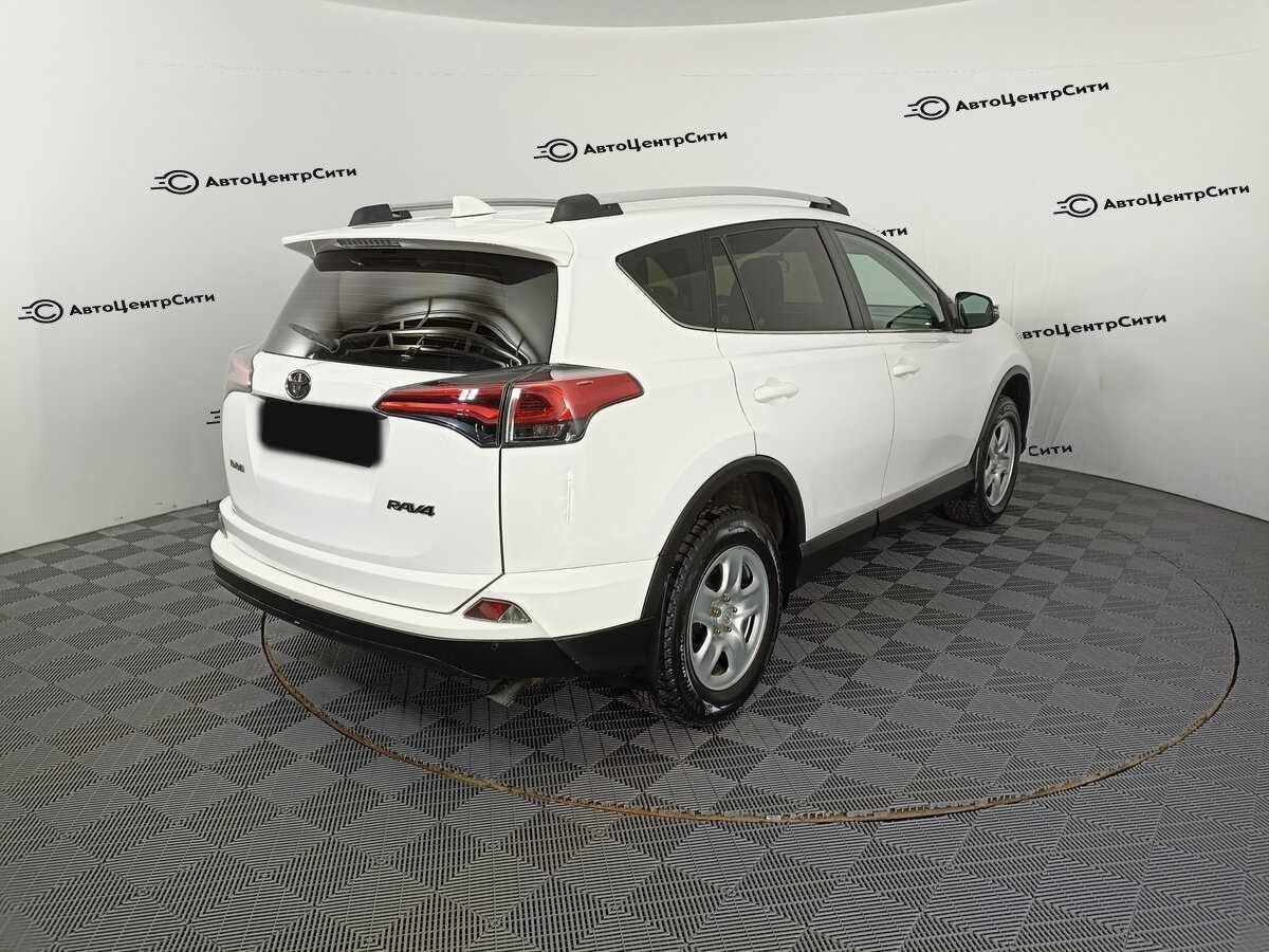 Toyota RAV4 с пробегом — 2017 год. Фото: #3