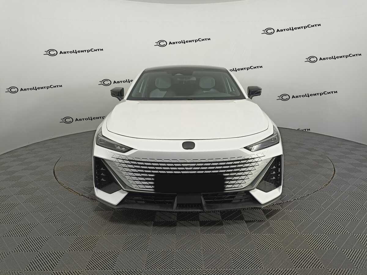 Changan UNI-V с пробегом — 2023 год. Фото: #1