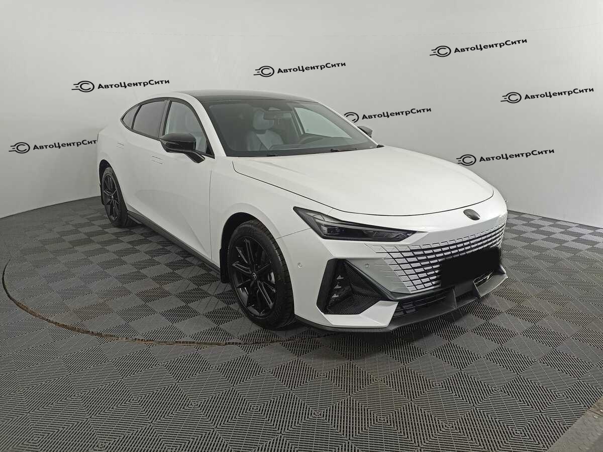 Changan UNI-V с пробегом — 2023 год. Фото: #2