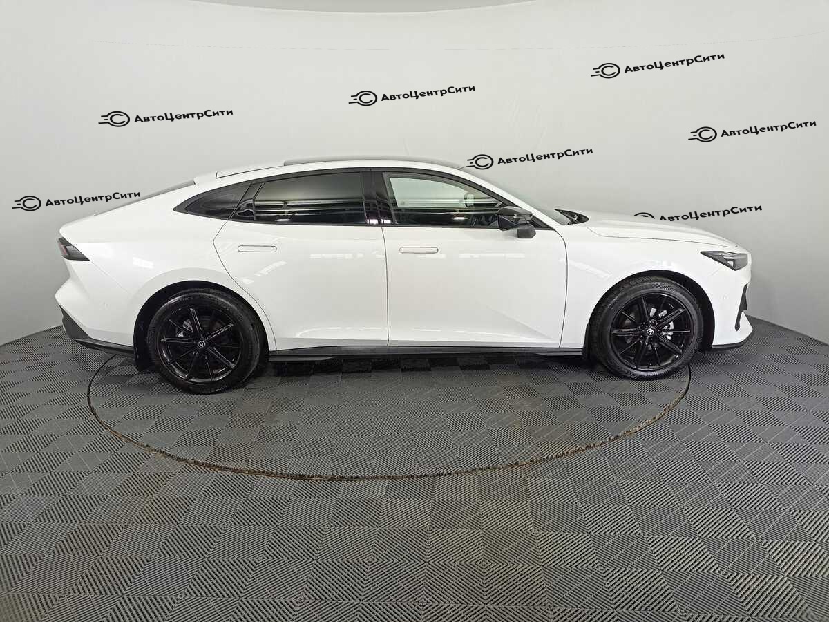 Changan UNI-V с пробегом — 2023 год. Фото: #3