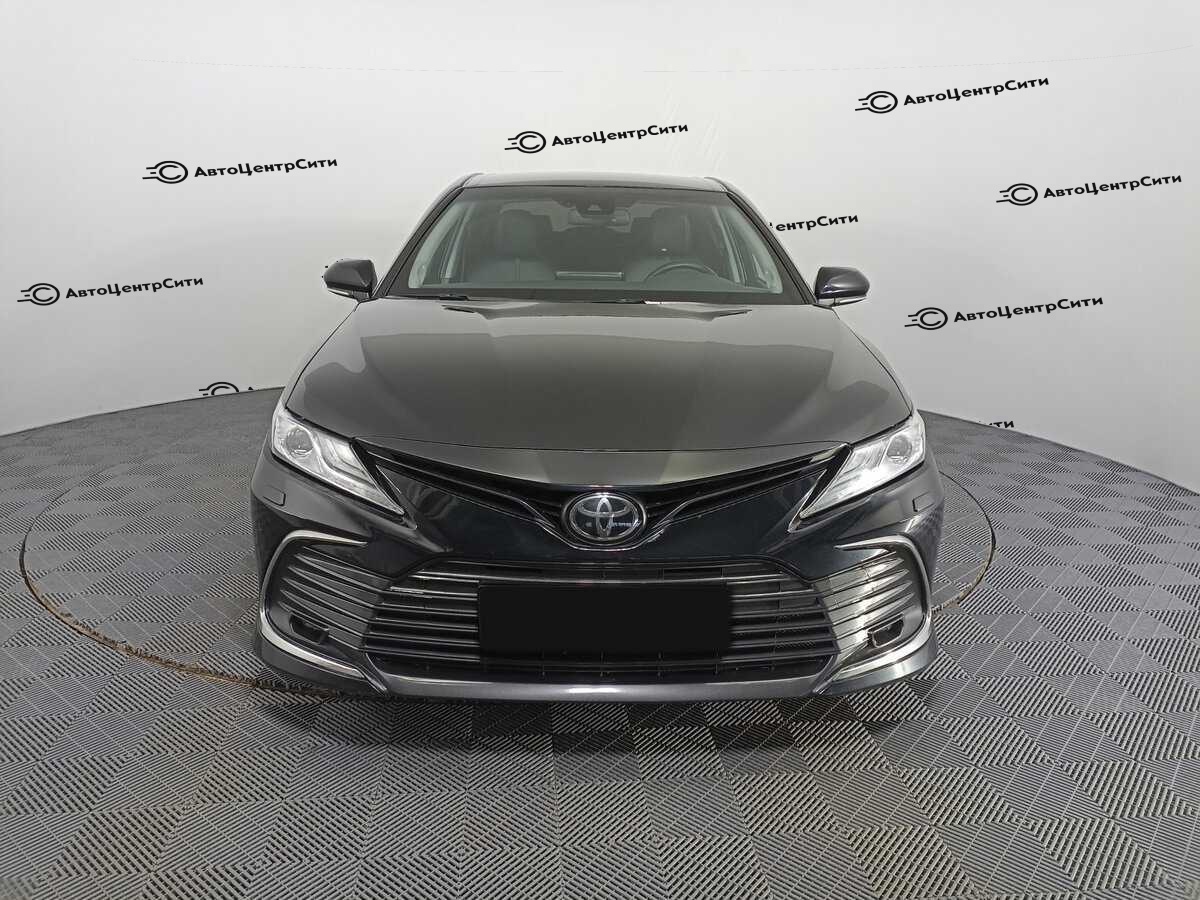 Toyota Camry с пробегом — 2021 год. Фото: #1