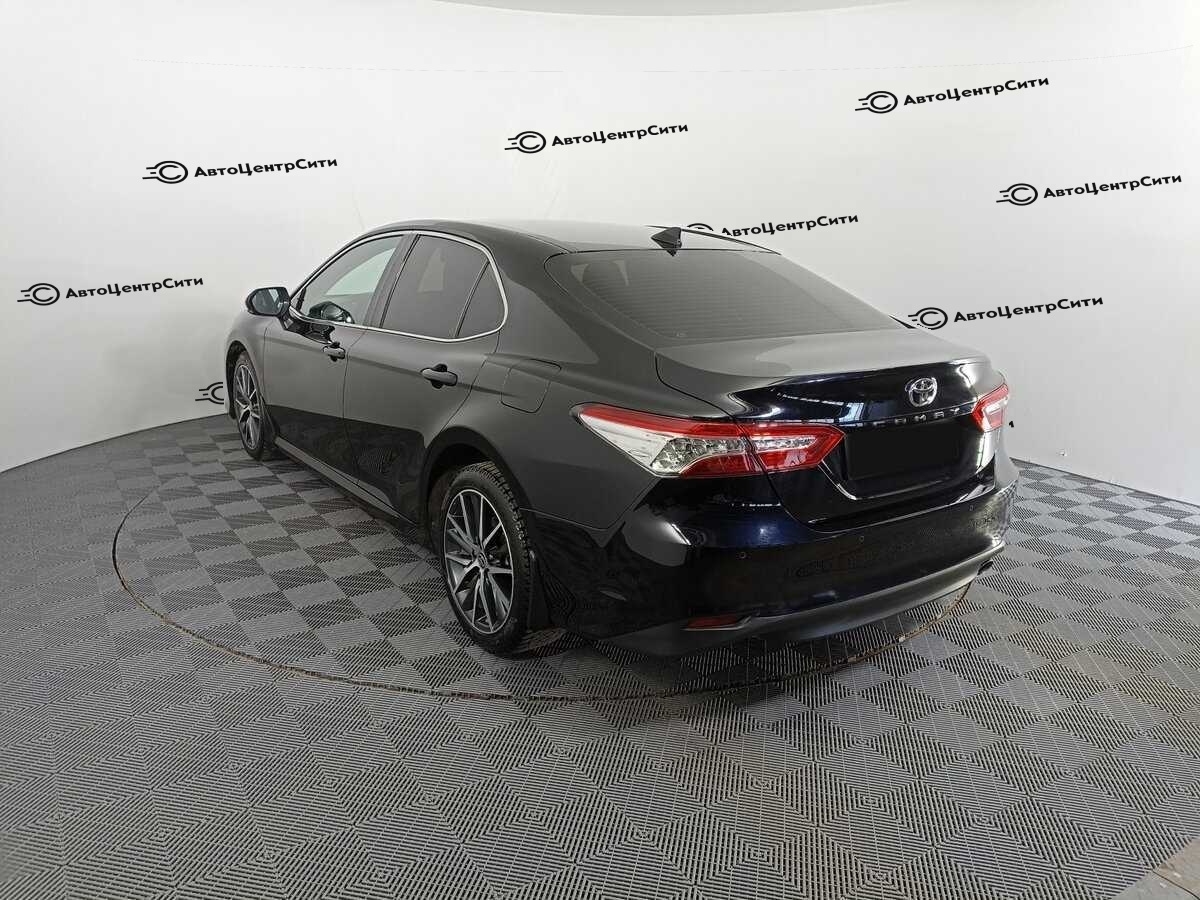 Toyota Camry с пробегом — 2021 год. Фото: #6