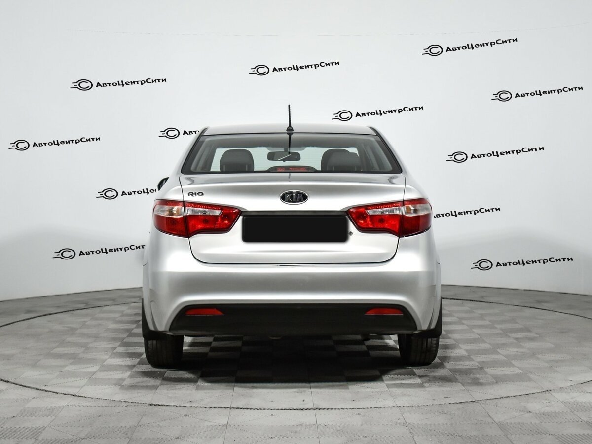Kia Rio с пробегом — 2012 год. Фото: #5