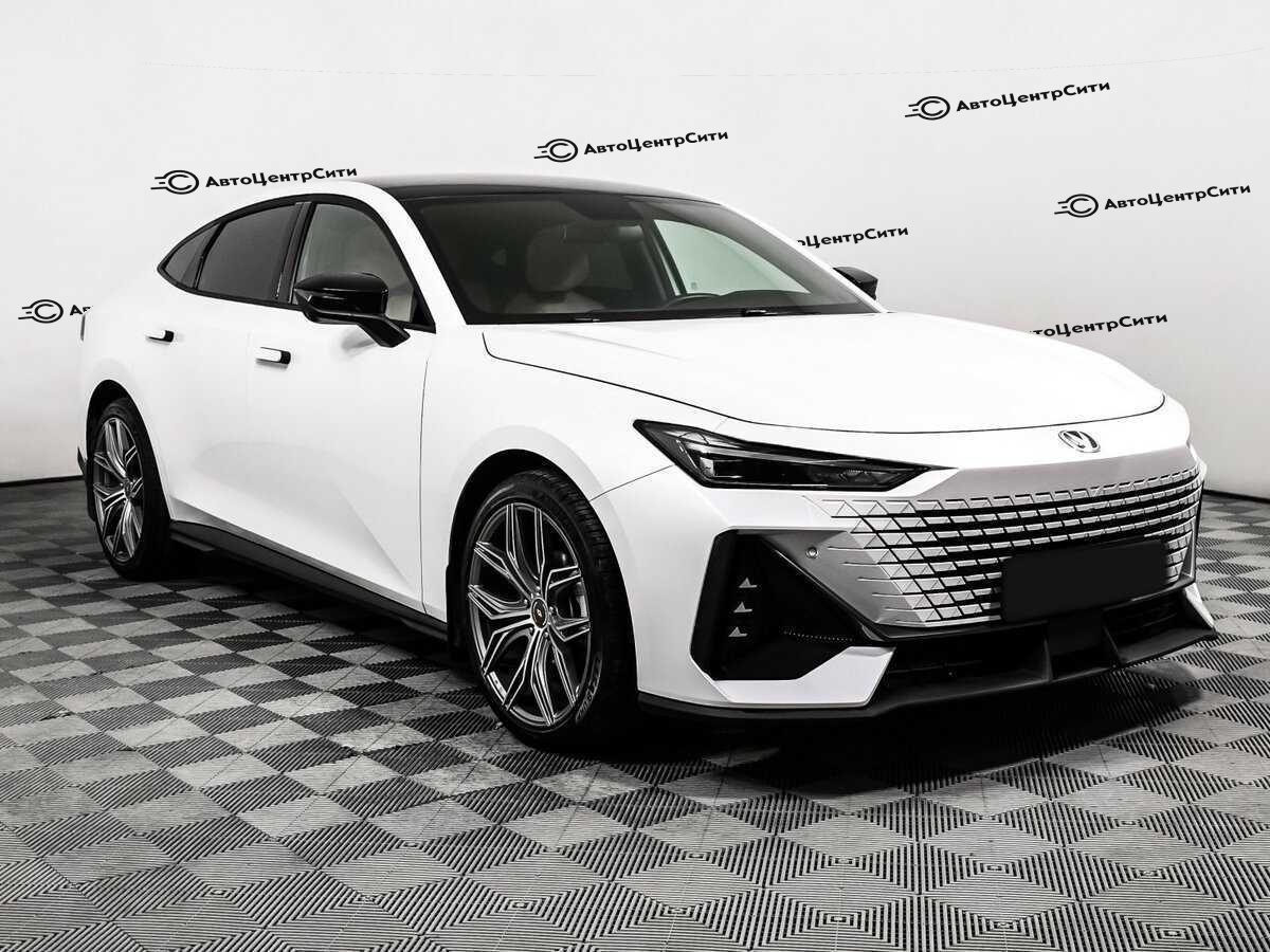 Changan UNI-V с пробегом — 2023 год. Фото: #2