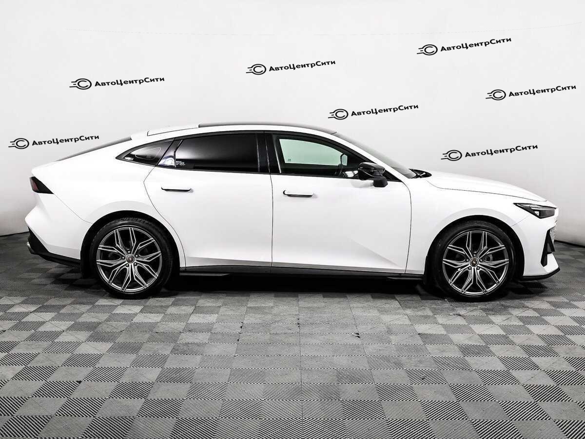 Changan UNI-V с пробегом — 2023 год. Фото: #3