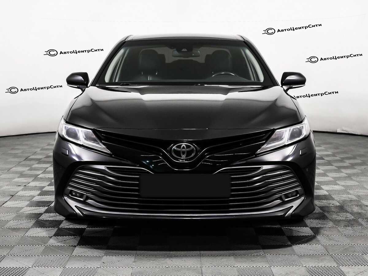 Toyota Camry с пробегом — 2019 год. Фото: #1