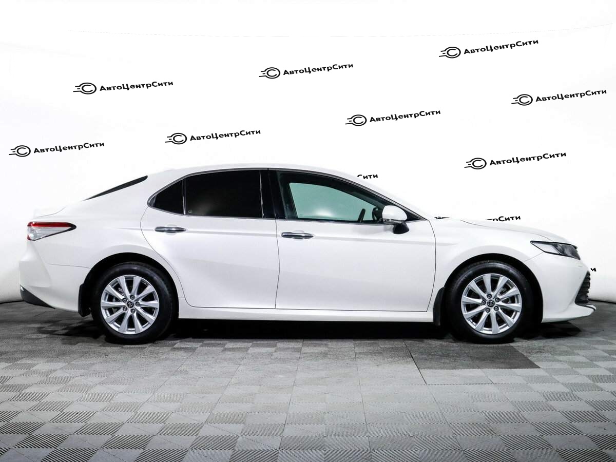 Toyota Camry с пробегом — 2021 год. Фото: #3