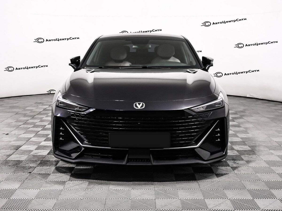 Changan UNI-V с пробегом — 2022 год. Фото: #1