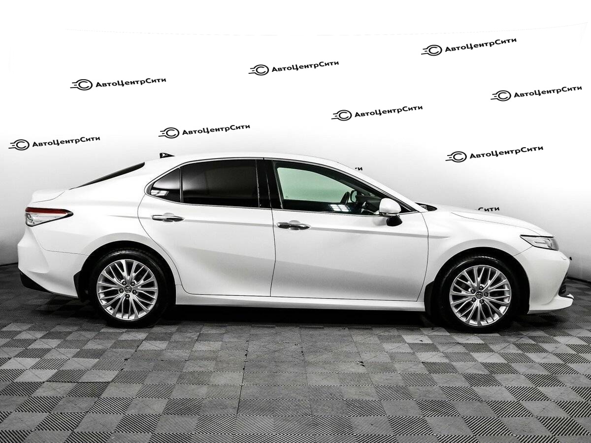 Toyota Camry с пробегом — 2019 год. Фото: #3