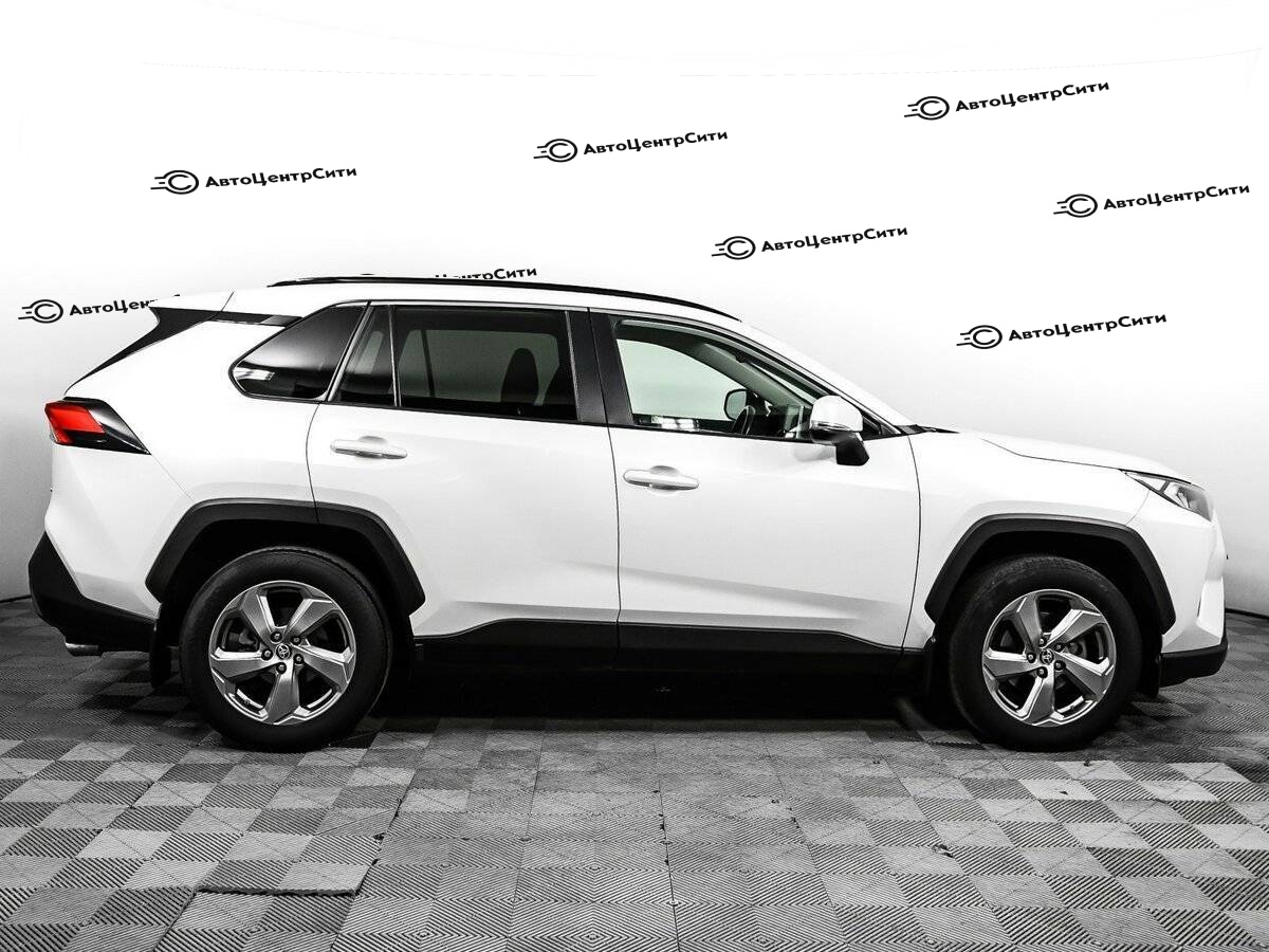 Toyota RAV4 с пробегом — 2021 год. Фото: #3