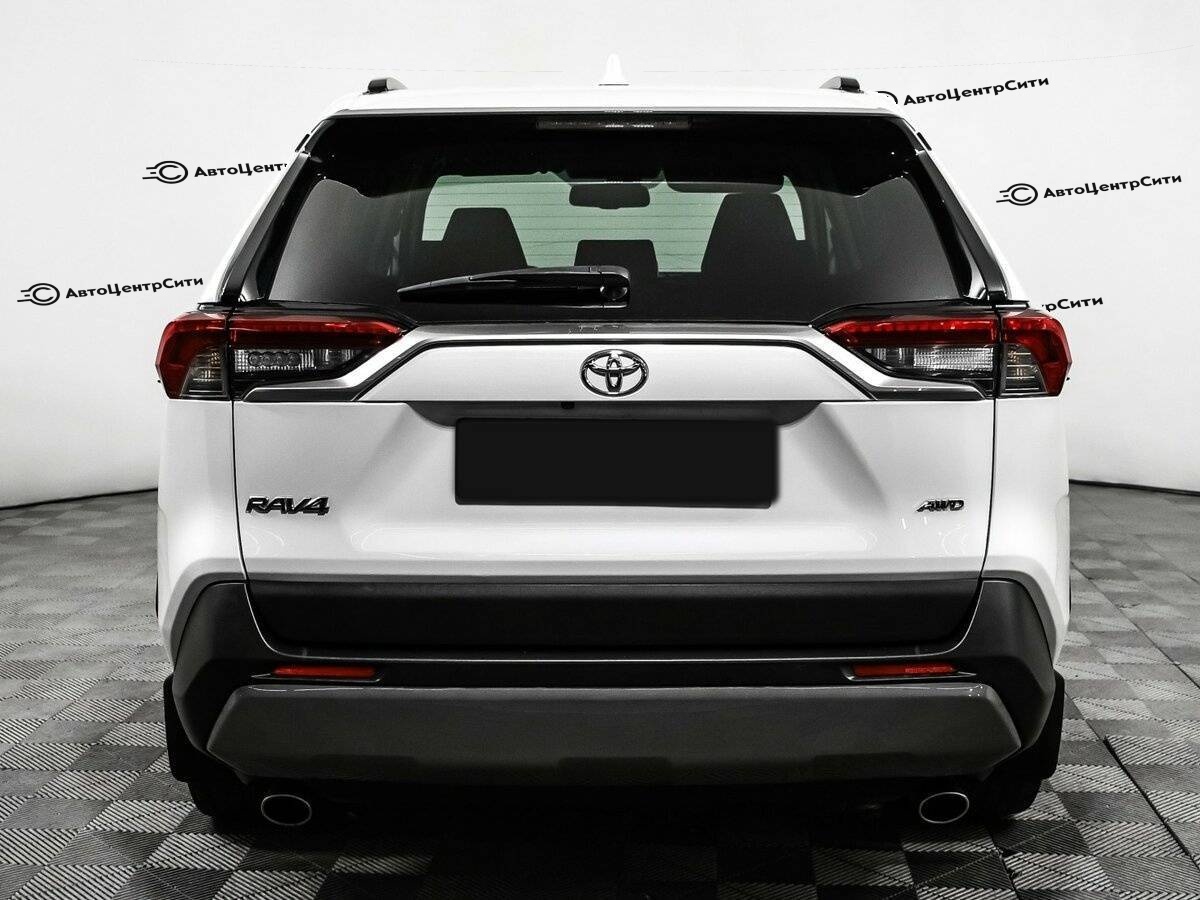 Toyota RAV4 с пробегом — 2021 год. Фото: #6