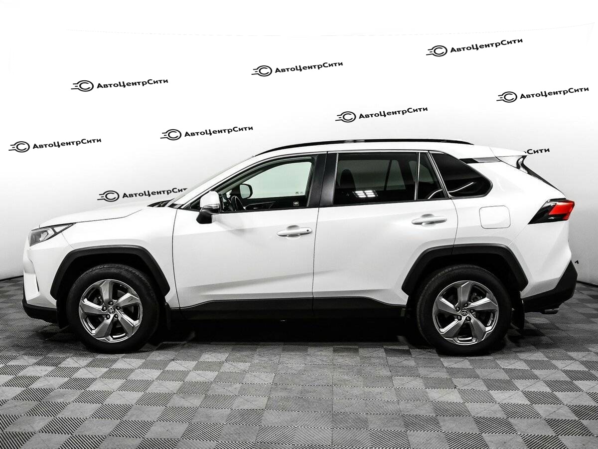Toyota RAV4 с пробегом — 2021 год. Фото: #8
