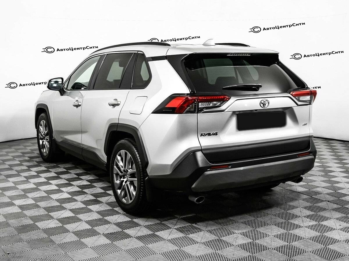 Toyota RAV4 с пробегом — 2021 год. Фото: #6