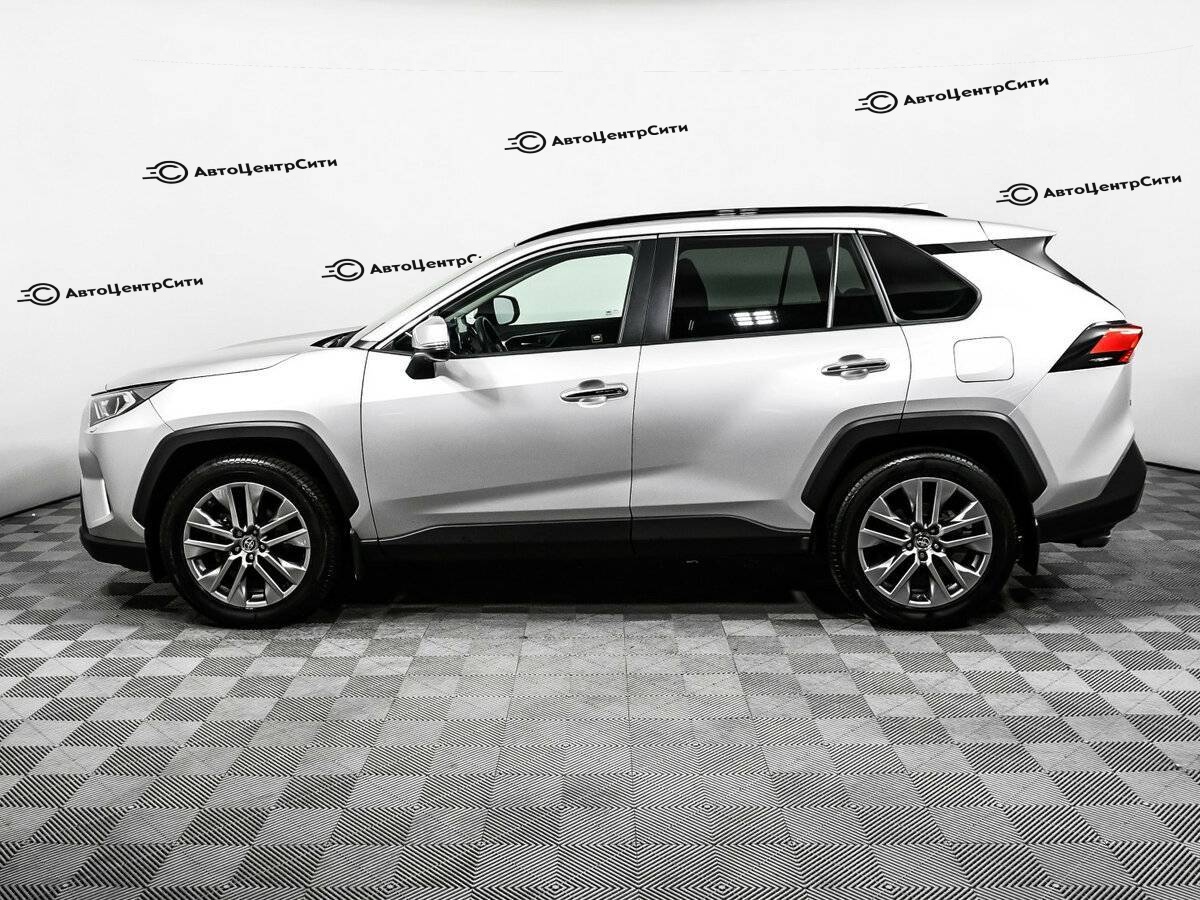 Toyota RAV4 с пробегом — 2021 год. Фото: #7