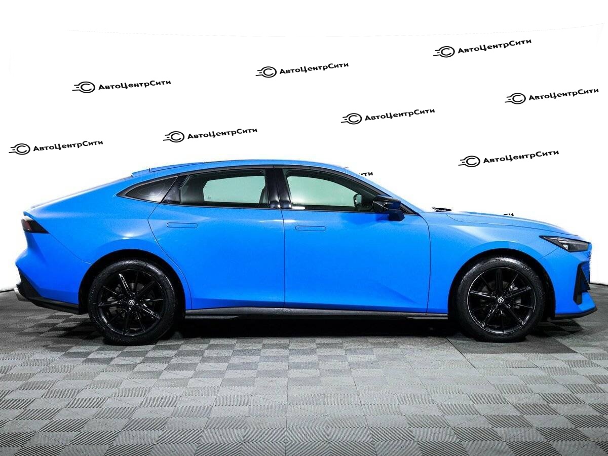 Changan UNI-V с пробегом — 2022 год. Фото: #3