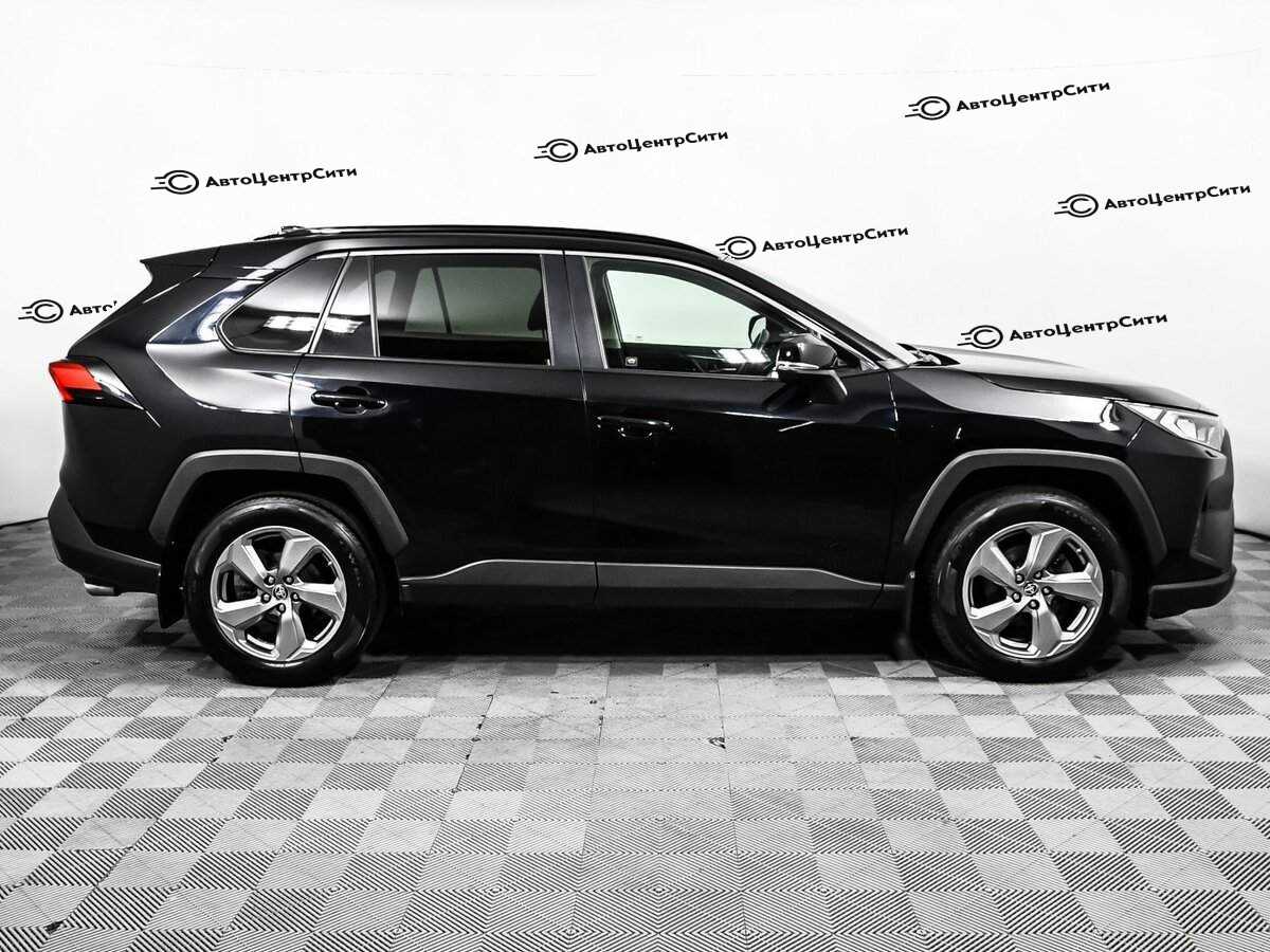 Toyota RAV4 с пробегом — 2020 год. Фото: #3