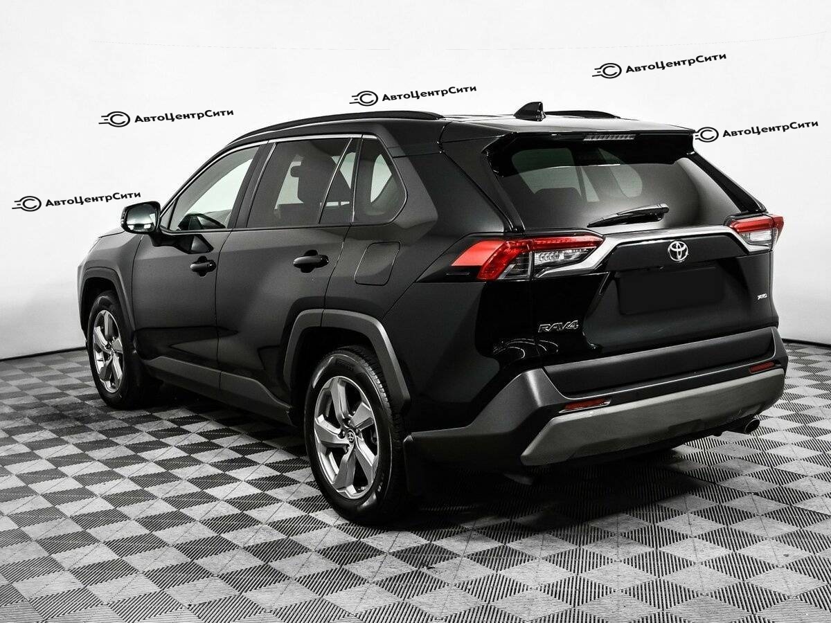 Toyota RAV4 с пробегом — 2020 год. Фото: #6