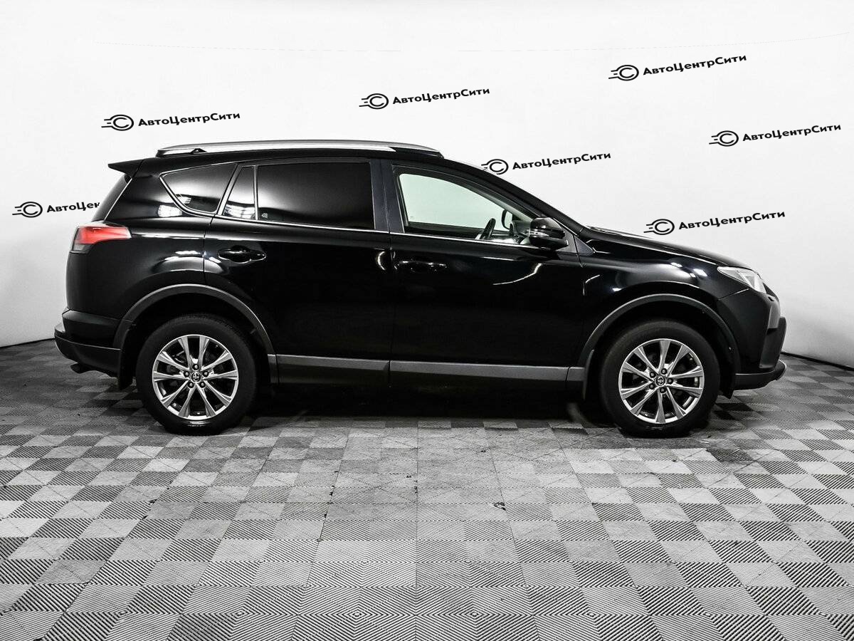 Toyota RAV4 с пробегом — 2017 год. Фото: #3