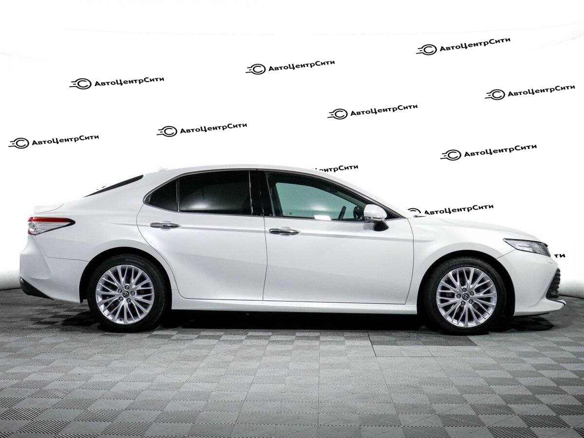 Toyota Camry с пробегом — 2019 год. Фото: #3