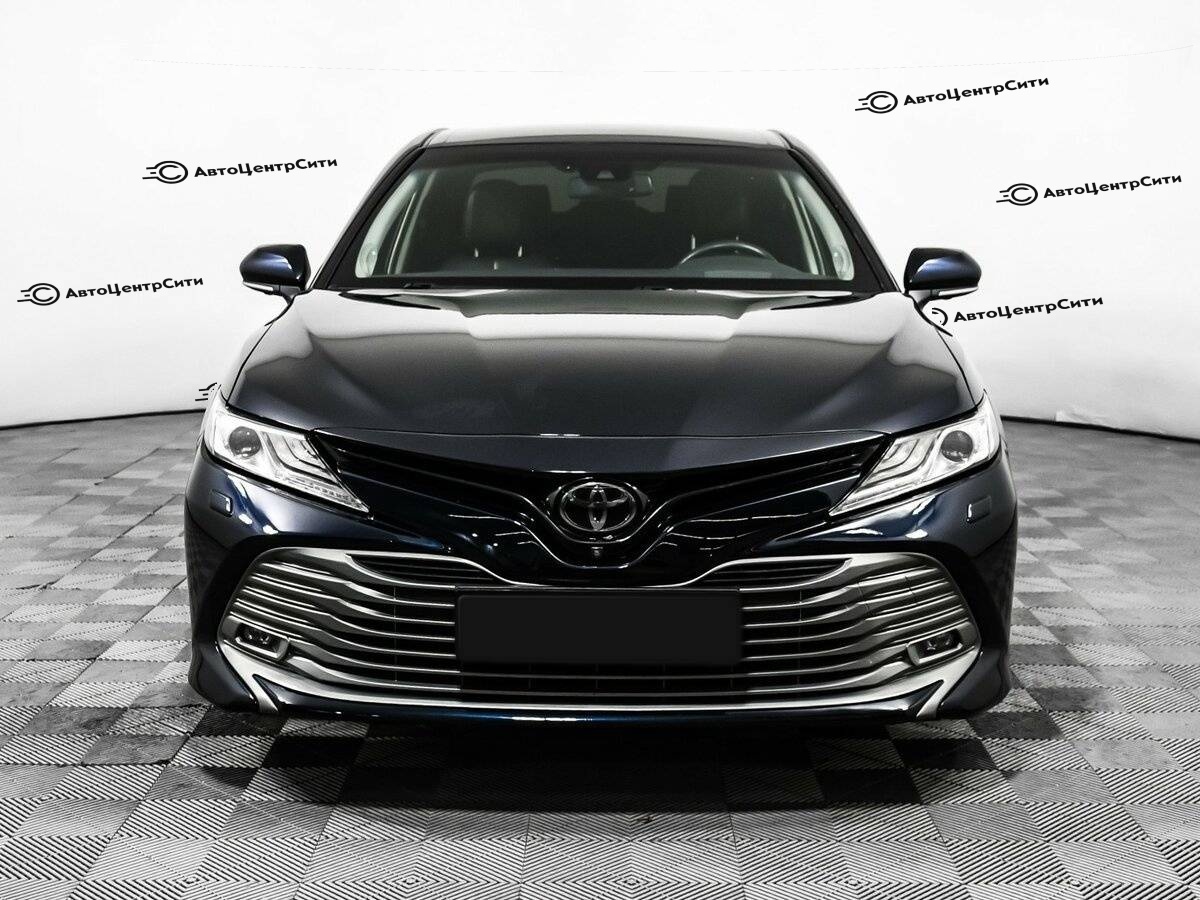 Toyota Camry с пробегом — 2018 год. Фото: #1
