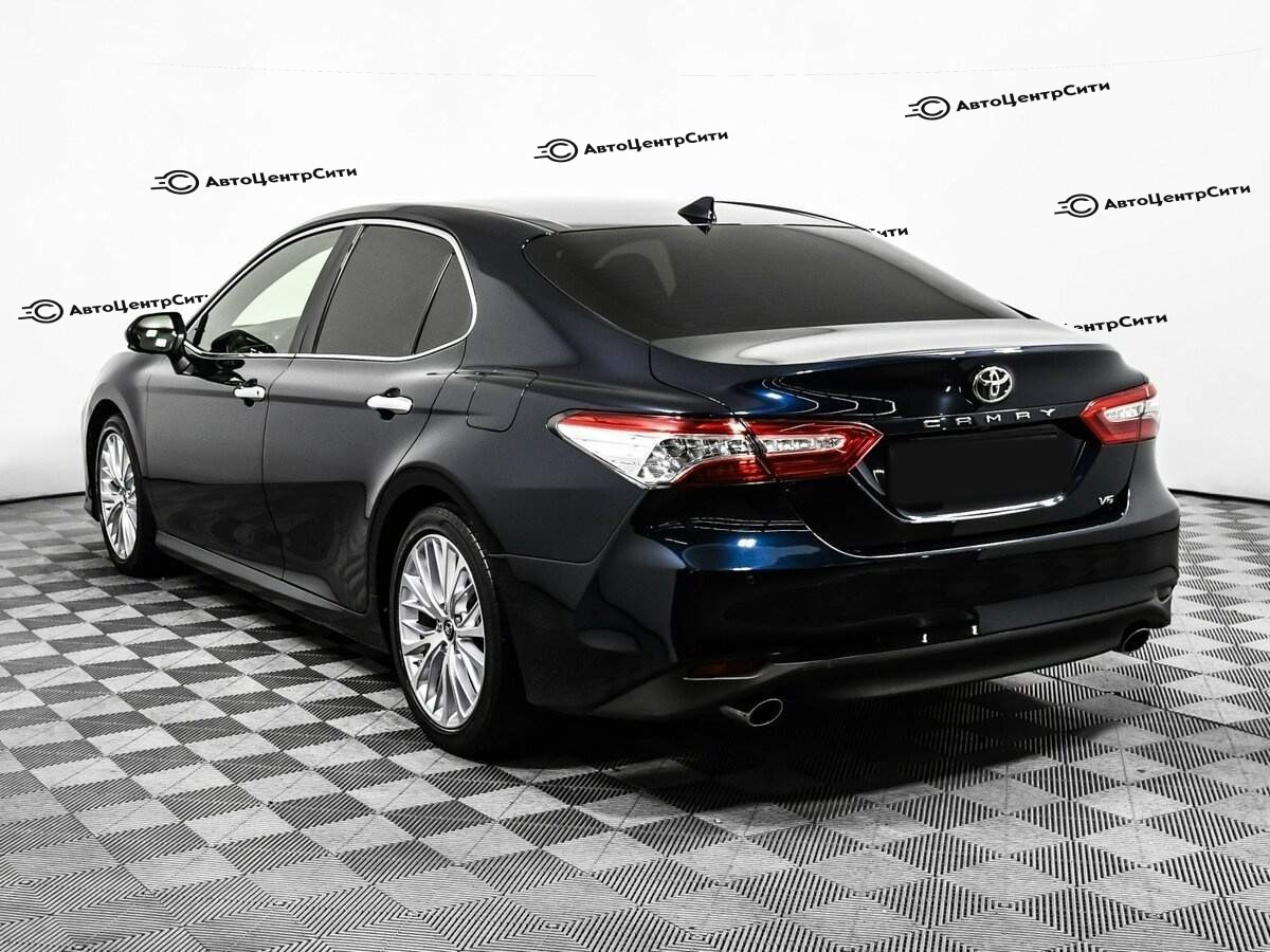 Toyota Camry с пробегом — 2018 год. Фото: #6