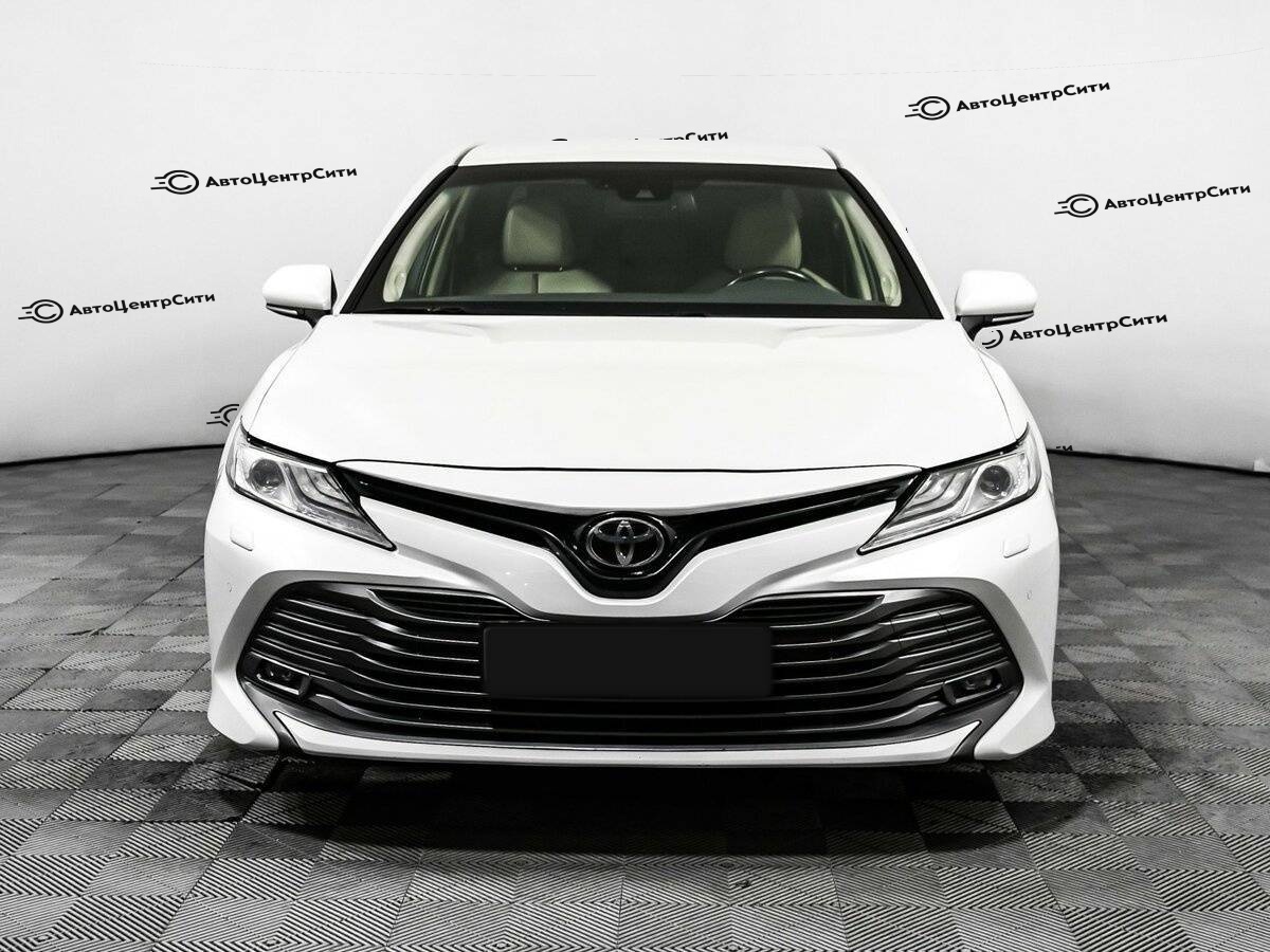 Toyota Camry с пробегом — 2020 год. Фото: #1