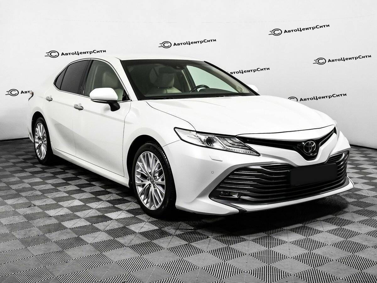 Toyota Camry с пробегом — 2020 год. Фото: #2