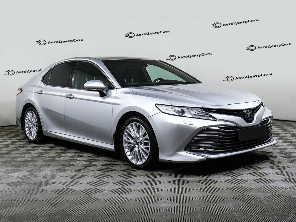 Toyota Camry с пробегом — 2018 год. Фото: #1