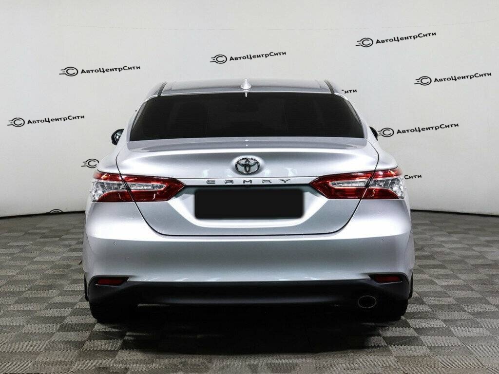 Toyota Camry с пробегом — 2018 год. Фото: #4