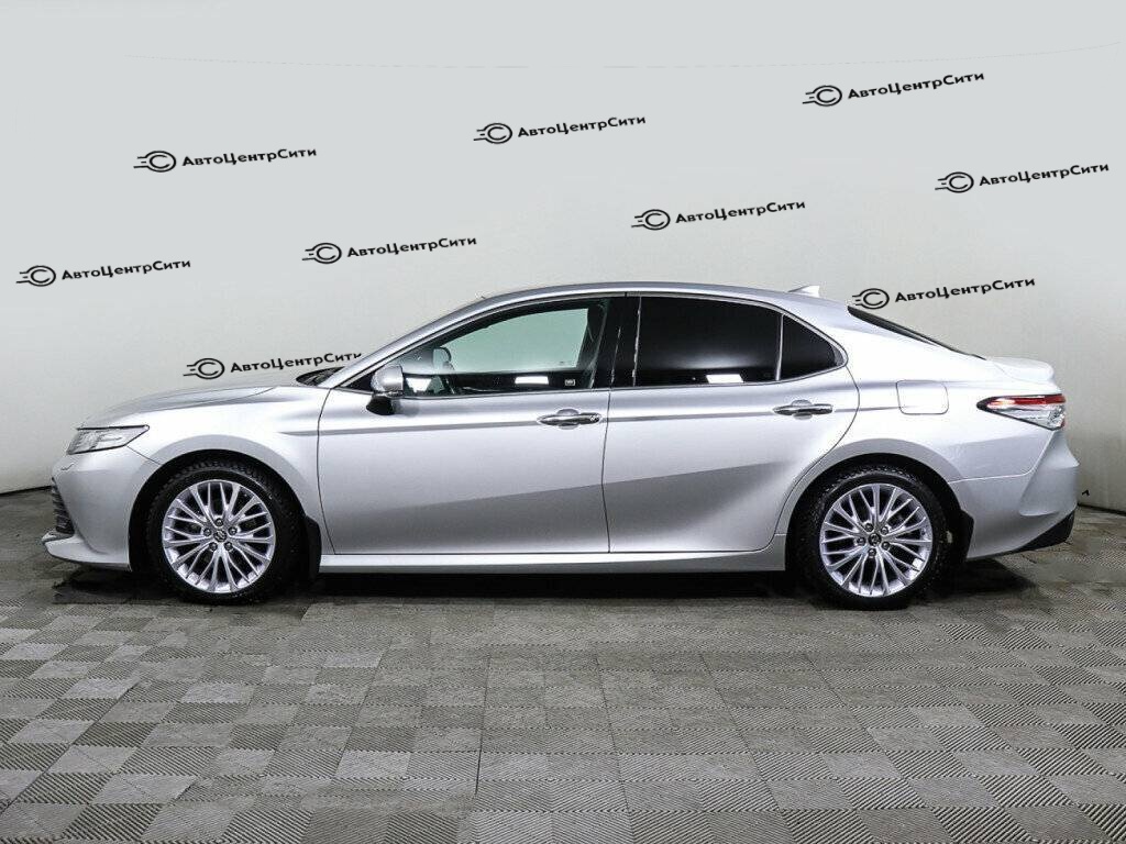 Toyota Camry с пробегом — 2018 год. Фото: #6